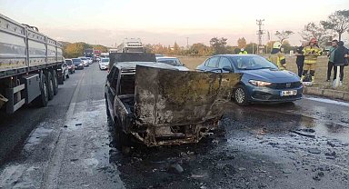 Seyir halindeki otomobil alevlere teslim oldu