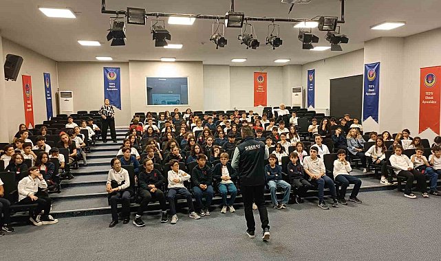 Siber polisi kamu kurum çalışanları ve öğrencileri bilgilendirdi