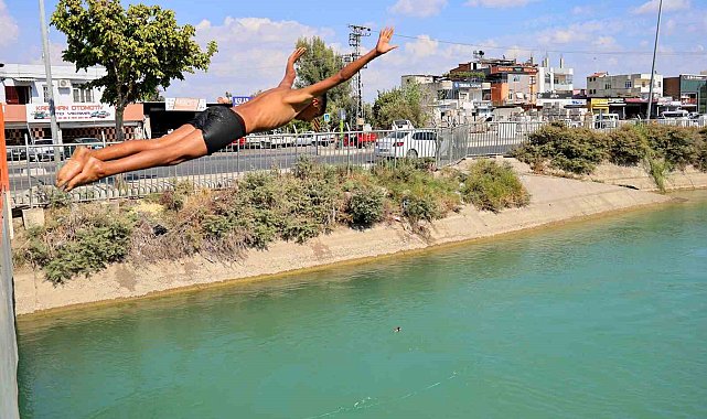 Sıcaklar bitmeyince okuldan kaçan çocukların tehlikeli serinliği