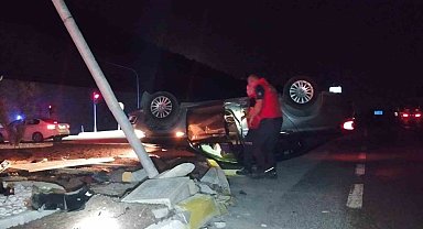 Sıkıştığı araçtan itfaiye kurtardı