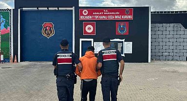 Silahlı tehdit ve hırsızlık suçundan aranan şahıs yakalandı