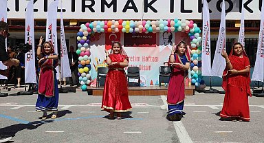Sivas'ta İlköğretim Haftası coşkuyla kutlandı