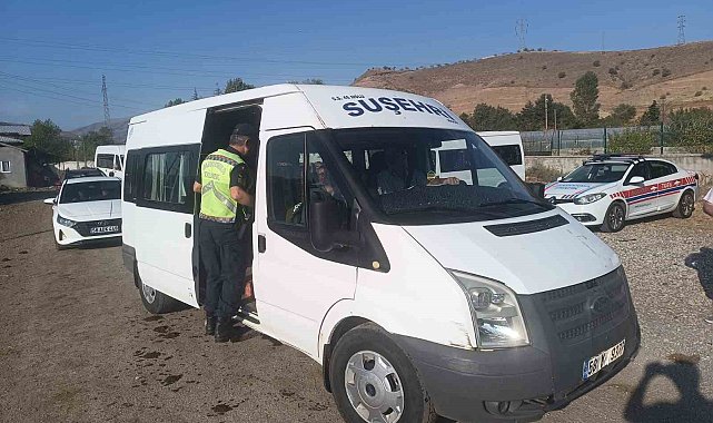 Sivas'ta jandarma ekipleri okul servislerini denetlendi