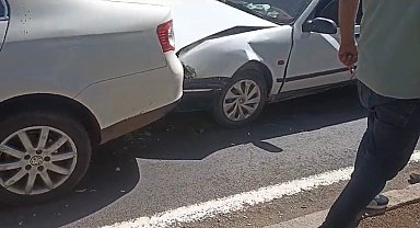 Siverek'te 3 aracın karıştığı zincirleme kazada 2 kişi yaralandı