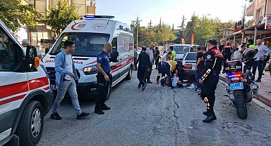 Sokak ortasında kavgaya tutuştular, aynı bıçakla birbirlerini yaraladılar