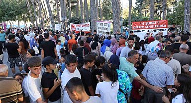 Sosyal medya fenomeninin binlerce takipçisine duyurarak düzenlediği mevlitte ikram izdihamı