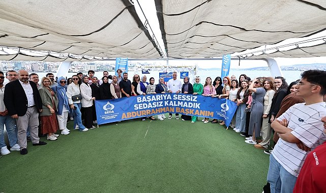 Sultangazi Belediyesi'nden üniversiteyi kazanan öğrenciler için Boğaz turu