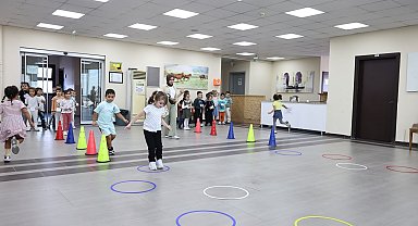 Sultangazi'de Ana Kucağı miniklerinin planetaryum ile uzay yolculuğu