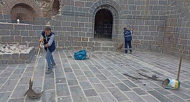 Surlarda temizlik çalışmaları