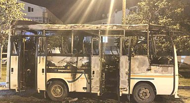 Sürücü kursu minibüsü alev topuna döndü