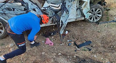 Sürüye çarpan otomobile arkadan gelen kamyon çarptı: 1 ölü, 2 yaralı