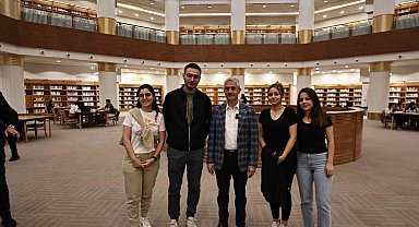 Tahmazoğlu, Şahinbey Millet Kütüphanesi'nde öğrencilerle bir araya geldi