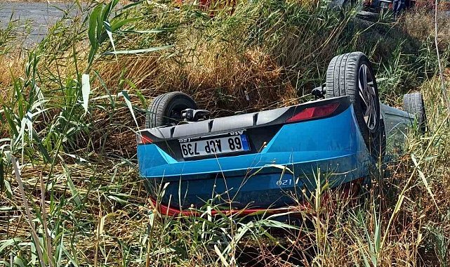 Takla atan otomobilden yaralı olarak kurtuldu