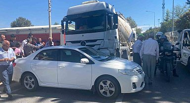 Tankerle çarpışan otomobil sürüklendi
