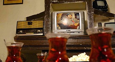 Tarih kokan kültür evinde vatandaşlar nostaljiye doyuyor