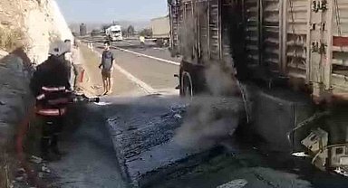 Tarsus'ta nohut yüklü tırda yangın çıktı