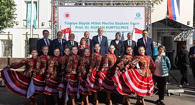 TBMM Başkanı Kurtulmuş, Moskova Yunus Emre Enstitüsü'nü ziyaret etti