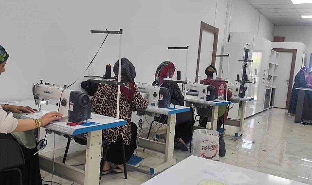 Tekstil atölyeleriyle meslek ediniyorlar