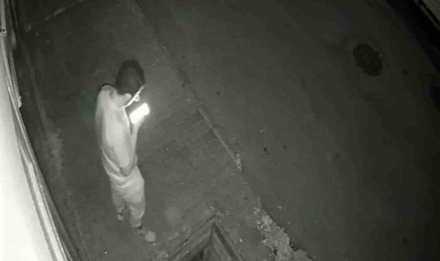 Telefona bakarken mazgala düştü: O anlar kameraya yansıdı