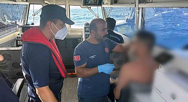 Ticari yatta yaralanan vatandaşa tıbbi tahliye