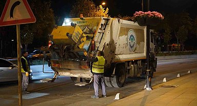 Toplanmayan çöpler için Bilecik Belediyesi çalışanları sahaya indi