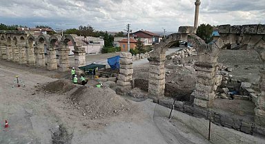 Toprak altında kalan 2 bin yıllık su kemerleri gün yüzüne çıkartılıyor