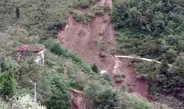 Trabzon'daki şiddetli yağışlar sonrasında Arsin ilçesi Güneyce mahallesinde heyelan tehdidi