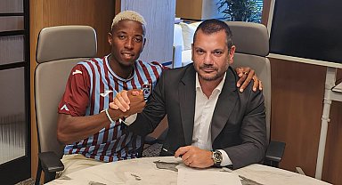 Trabzonspor, Simon Banza'ya imzayı attırdı