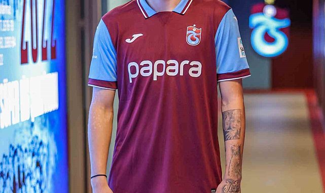 Trabzonspor, yeni transferleri Siman Banza ve Serdar Saatçı'ya stadyumda forma giydirdi