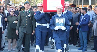 Trafik kazasında hayatını kaybeden teğmen toprağa verildi