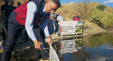 Tunceli'de 1 milyon 670 bin yavru sazan salındı
