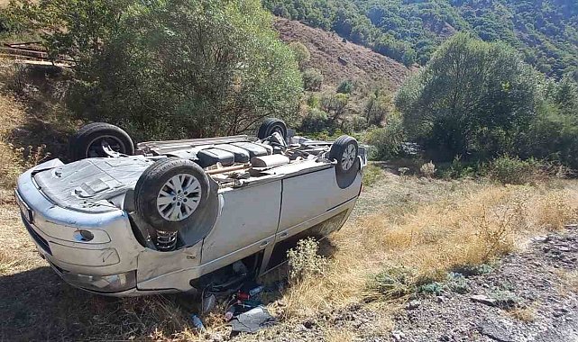 Tunceli'de otomobil ters döndü