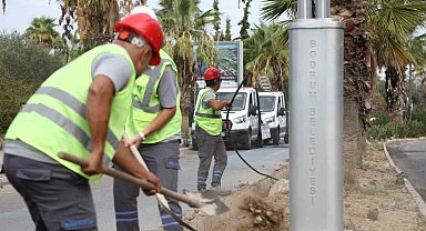 Turgutreis kıyı şeridinde aydınlatma çalışmaları sürüyor