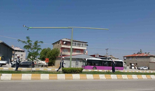 Türkiye'de ilk kez Van'da uygulandı: Ekipler direğe çıkmadan arızayı gideriyor