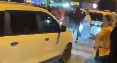 Ümraniye'de vatandaşlar Şeyda Yılmaz'ın şehit edildiği yere karanfiller bıraktı