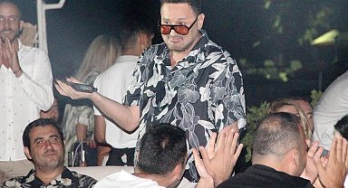 Ünlü şarkıcı Metin Arolat hayatını kaybetti