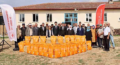 Üretici çiftçilere kanola tohumu dağıtıldı