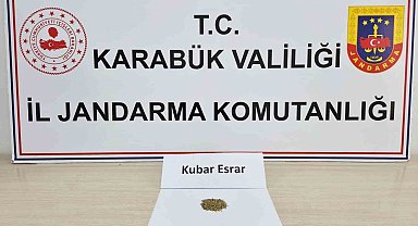 Uyuşturucu poşeti üzerindeki parmak izi zanlıyı yakalattı