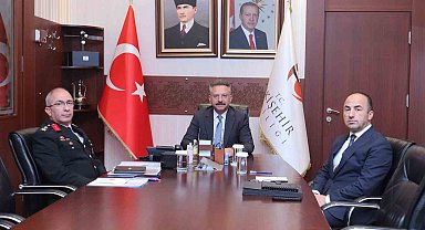Vali Aksoy, Bakan Yerlikaya'nın VKS ile gerçekleştirdiği toplantıya katıldı