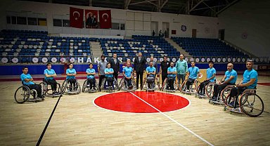 Vali Çelik'ten engelli sporculara sandalye desteği