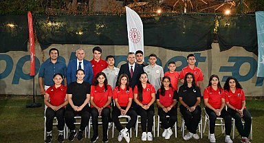 Vali Şahin, 'Antalya'nın altın çocukları' ile bir araya geldi