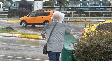 Yağmura hazırlıksız yakalandılar