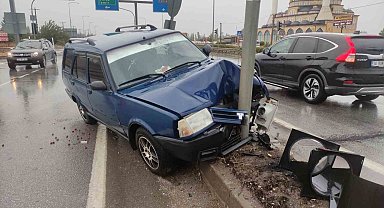 Yağmurlu yolda duramadı