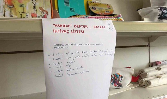 Yalova'da bir kırtasiyede askıda defter-kalem uygulaması başladı