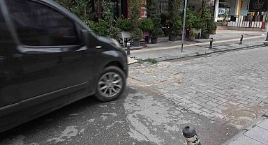 Yalova'da bozuk yolu belediye yapmayınca iş vatandaşa düştü