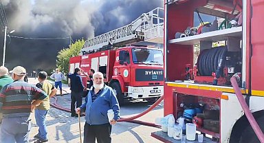 Yangın büyük ölçüde kontrol altına alındı: Mahalleli yangın bölgesine ayran taşıdı