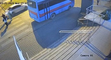 Yaya yolunda durması için el kaldırdığı aracın çarpması sonucu hayatını kaybetti