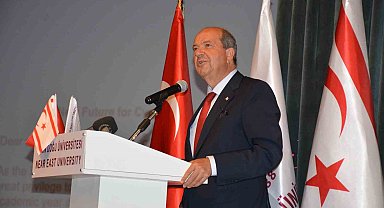 YDÜ'de yeni akademik yılın ilk dersini Cumhurbaşkanı Ersin Tatar verdi