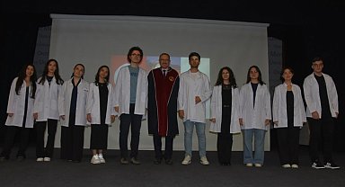 Yeni tıbbiyeliler önlüklerini giydi