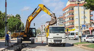 Yeniköy'de eskiyen içme suyu hattı yenileniyor